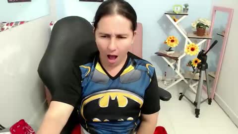 Snapshot of selene_mom chatting on 09-13-25, 01:44 selene online show from 09-13-25, 01:44
