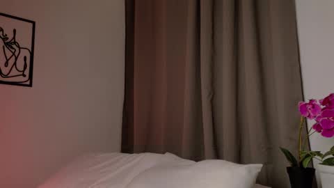 Snapshot of selenenova chatting on 02-26-26, 06:07 Selene Nova online show from 02-26-26, 06:07