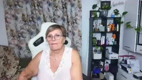 Snapshot of selenna57 chatting on 12-17-24, 04:12 Selenna online show from 12-17-24, 04:12