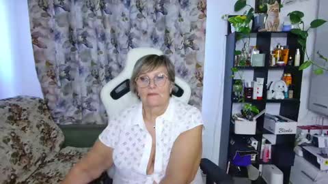 Snapshot of selenna57 chatting on 01-04-25, 06:09 Selenna online show from 01-04-25, 06:09