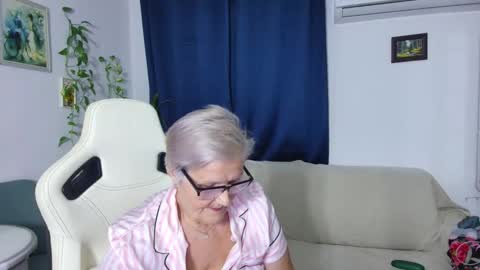 Snapshot of selenna57 chatting on 11-27-25, 06:43 Selenna online show from 11-27-25, 06:43