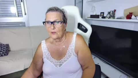 Snapshot of selenna57 chatting on 06-24-26, 05:12 Selenna online show from 06-24-26, 05:12