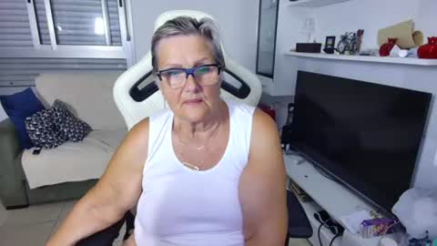 Snapshot of selenna57 chatting on 06-25-26, 05:17 Selenna online show from 06-25-26, 05:17
