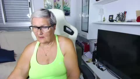 Snapshot of selenna57 chatting on 07-15-26, 06:02 Selenna online show from 07-15-26, 06:02
