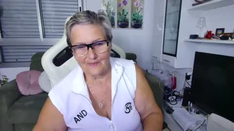 Snapshot of selenna57 chatting on 07-28-26, 05:45 Selenna online show from 07-28-26, 05:45