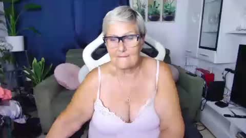 Snapshot of selenna57 chatting on 08-02-26, 06:06 Selenna online show from 08-02-26, 06:06