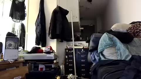 Snapshot of selfiepicdump chatting on 12-23-24, 07:17 Julian Kinky Bi-guy online show from 12-23-24, 07:17