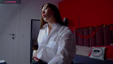 Nicole online show from 02-06-25, 01:38