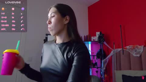 Nicole online show from 10-17-25, 01:42