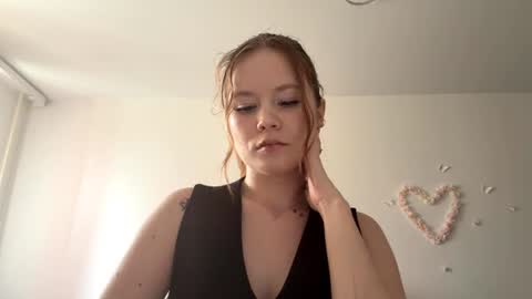 Lily online show from 06-27-26, 12:22