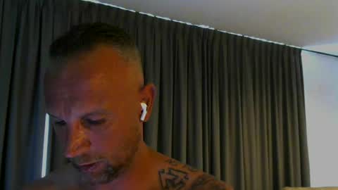Snapshot of sence08 chatting on 07-17-26, 03:39 sence08 online show from 07-17-26, 03:39