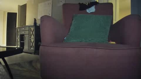 Snapshot of senditquick chatting on 10-22-25, 11:21 senditquick online show from 10-22-25, 11:21