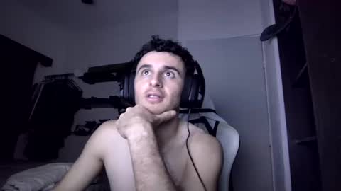 Snapshot of senitzzu chatting on 01-21-25, 06:11 PAJACONTROL online show from 01-21-25, 06:11