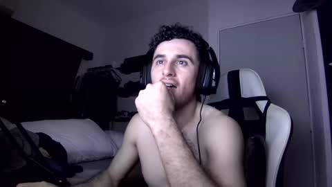Snapshot of senitzzu chatting on 02-22-25, 05:44 PAJACONTROL online show from 02-22-25, 05:44