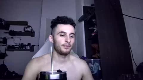 Snapshot of senitzzu chatting on 10-16-25, 01:28 PAJACONTROL online show from 10-16-25, 01:28