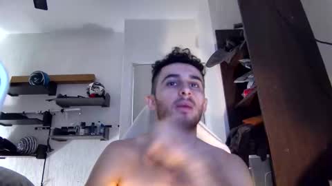 Snapshot of senitzzu chatting on 10-21-25, 05:57 PAJACONTROL online show from 10-21-25, 05:57