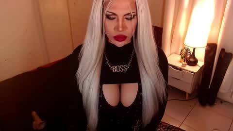 Snapshot of sensational_diva chatting on 02-07-26, 09:07 unstappable queen kate online show from 02-07-26, 09:07