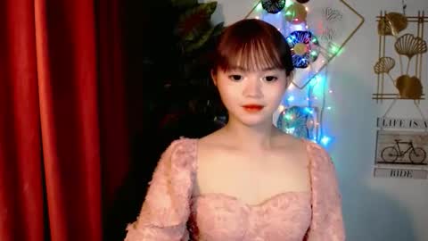 Snapshot of sensational_yeng chatting on 12-19-25, 09:33 sensational_yeng online show from 12-19-25, 09:33