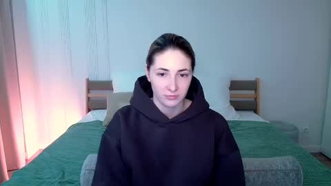 sensitiveheartt online show from 04-22-26, 07:59