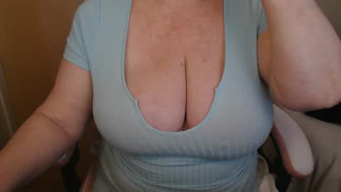 Snapshot of sensual_cris chatting on 05-19-26, 01:28 CRIS online show from 05-19-26, 01:28