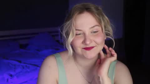 Snapshot of sensual_girrrl chatting on 06-11-26, 12:19 Ilona online show from 06-11-26, 12:19