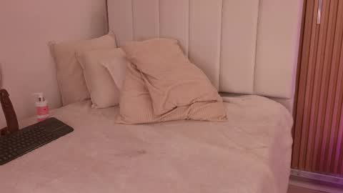 Sensual Kim77 online show from 04-25-26, 01:41