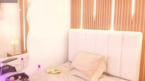 Sensual Kim77 online show from 05-30-26, 01:41