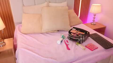 Sensual Kim77 online show from 06-09-26, 12:50