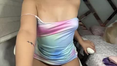 Snapshot of sensual_little_angel chatting on 02-19-25, 05:27 Nataly online show from 02-19-25, 05:27