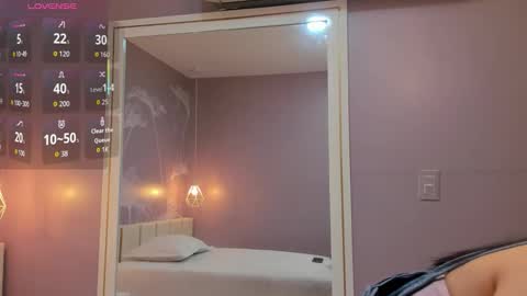 Snapshot of sensual_sophie_ chatting on 09-25-25, 10:19 Sophie online show from 09-25-25, 10:19