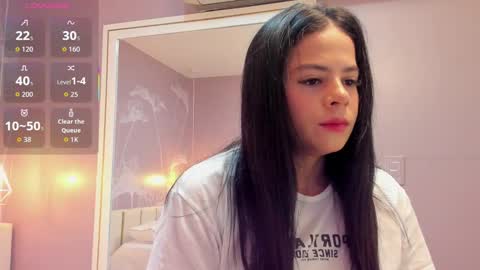 Snapshot of sensual_sophie_ chatting on 10-16-25, 10:16 Sophie online show from 10-16-25, 10:16
