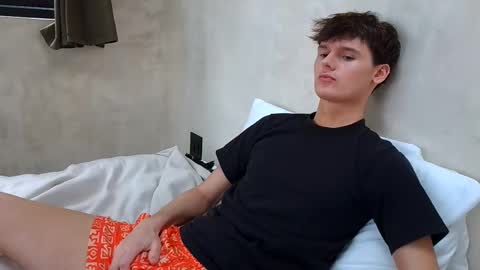 Snapshot of sensualalien chatting on 10-09-25, 10:30 Cam online show from 10-09-25, 10:30