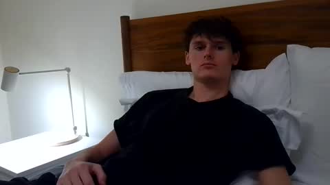 Snapshot of sensualalien chatting on 10-28-25, 11:18 Cam online show from 10-28-25, 11:18