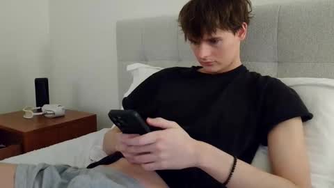 Snapshot of sensualalien chatting on 11-14-25, 01:48 Cam online show from 11-14-25, 01:48