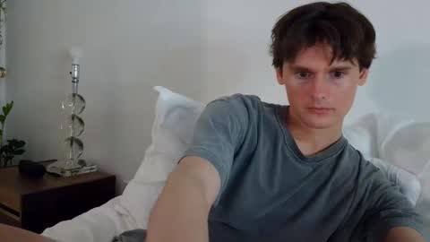 Snapshot of sensualalien chatting on 11-27-25, 06:15 Cam online show from 11-27-25, 06:15