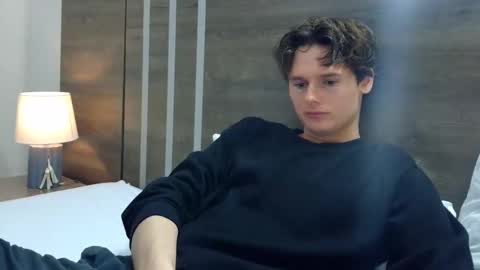 Snapshot of sensualalien chatting on 12-01-25, 04:28 Cam online show from 12-01-25, 04:28