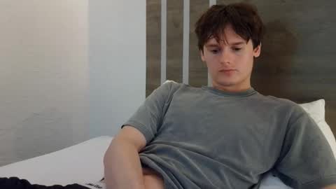 Snapshot of sensualalien chatting on 12-03-25, 12:29 Cam online show from 12-03-25, 12:29