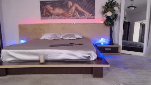 Snapshot of sensualhallie chatting on 12-17-24, 05:47 Hallie online show from 12-17-24, 05:47