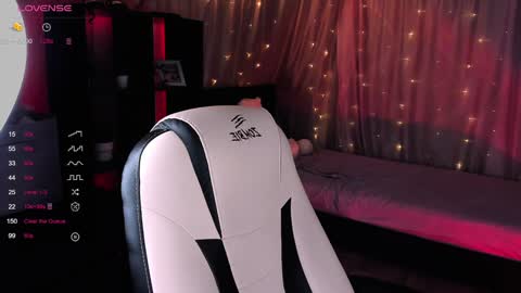 Snapshot of sensualily chatting on 02-08-25, 06:33 Kiki online show from 02-08-25, 06:33