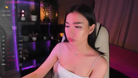 Snapshot of sensualily chatting on 09-12-25, 03:56 Kiki online show from 09-12-25, 03:56