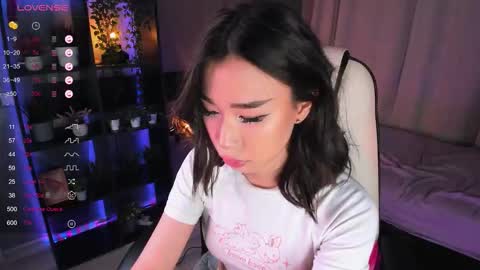 Snapshot of sensualily chatting on 12-13-25, 07:53 Kiki online show from 12-13-25, 07:53