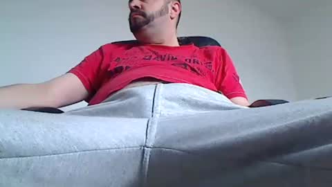 Snapshot of serato80 chatting on 10-08-25, 07:17 serato online show from 10-08-25, 07:17