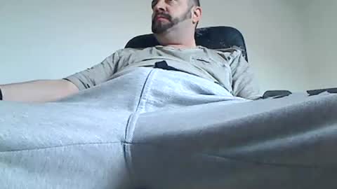 Snapshot of serato80 chatting on 10-12-25, 07:40 serato online show from 10-12-25, 07:40
