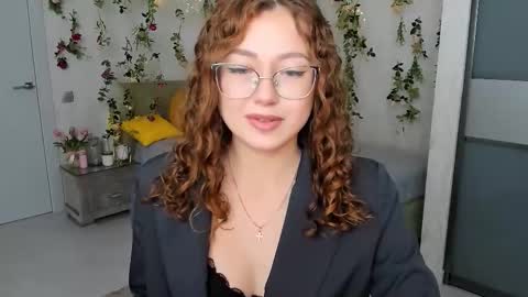 Ophelia online show from 10-19-25, 04:07