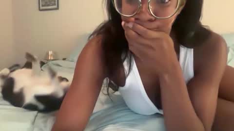 Serenity Bee   online show from 12-16-25, 11:10