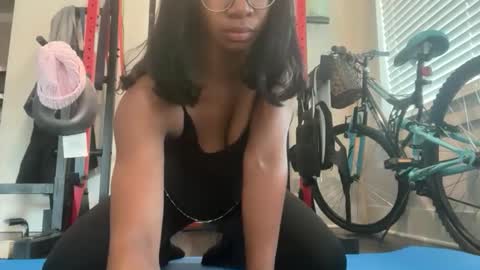 Serenity Bee   online show from 04-26-26, 03:21