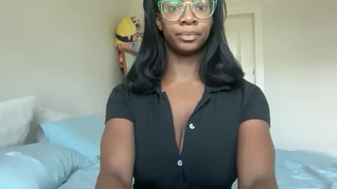 Serenity Bee   online show from 04-29-26, 02:43