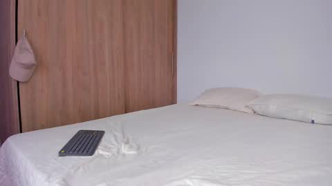 Snapshot of serge_7 chatting on 10-19-25, 06:41 Serge online show from 10-19-25, 06:41