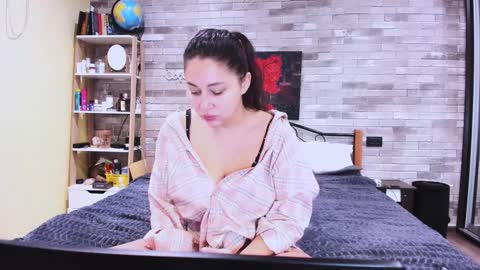 Snapshot of serpenttempter88 chatting on 01-19-25, 05:48 VIOLA online show from 01-19-25, 05:48