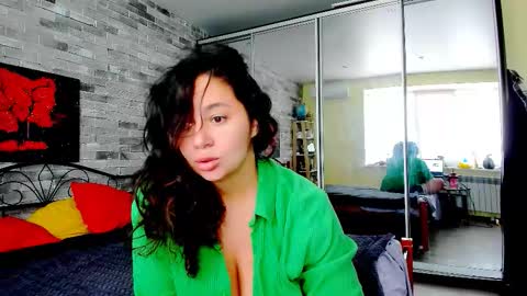 Snapshot of serpenttempter88 chatting on 09-16-25, 05:08 VIOLA online show from 09-16-25, 05:08